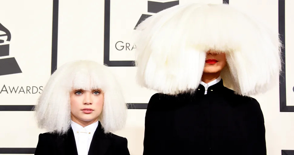 Как Sia записала один из самых громких треков 2010-х годов billboard,chandelier,christina aguilera,dazed,издание,flo rida,good morning america,pop-музыка,rca records,компания,rolling stone,sia,songwriter universe,times,new york,vulture,zero,грег керстин (greg kurstin),дэвид геттой (david guetta),дэниел аскилл (daniel askill),мэдди зиглер (maddie ziegler),питер эдж (peter edge),сиа ферлер (sia furler),шаткин (jesse shatkin)