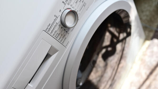 Почему стиральная машина прыгает и стучит при отжиме — в инструкции об этом ни слова - похожая новость на Toplenta