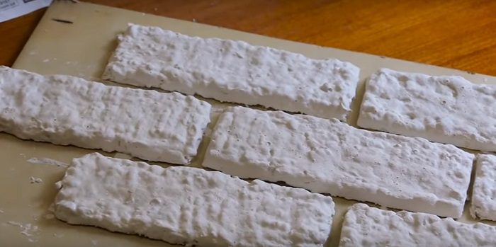 Декоративные кирпичики своими руками из яичных лотков декоративные кирпичи