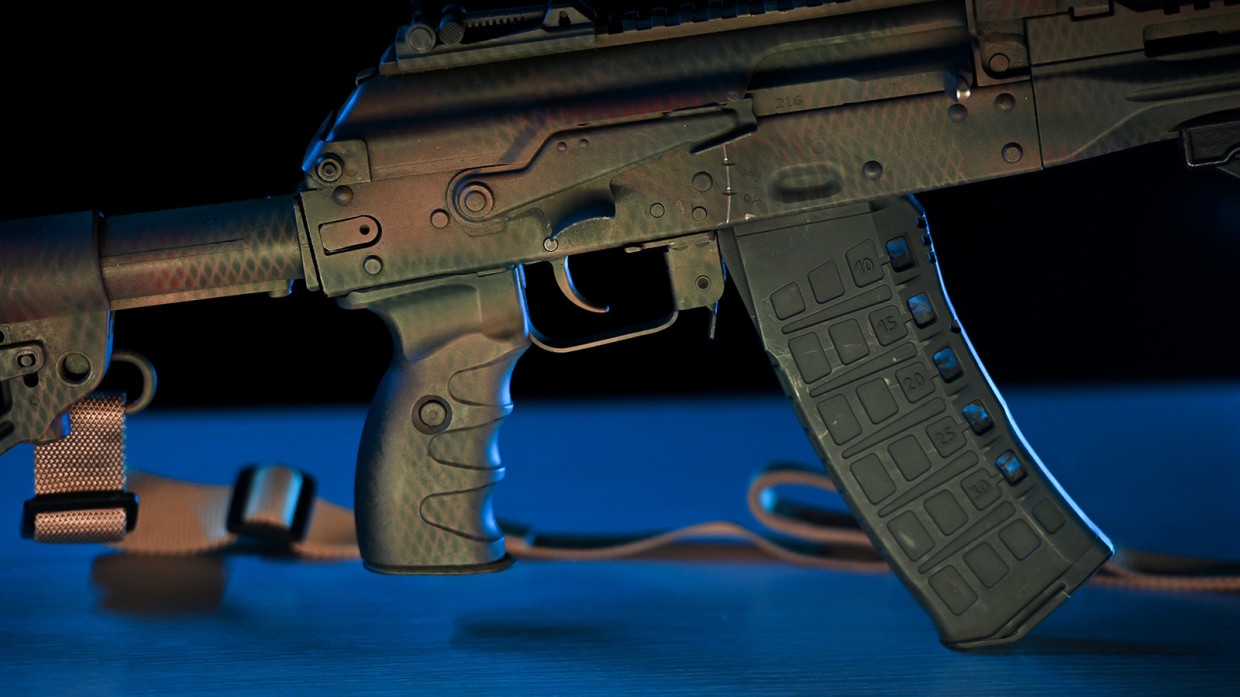 Морпех из США решил выяснить, превосходит ли российский автомат АК-12 американскую М4 Морпех из США решил выяснить, превосходит ли российский автомат АК-12 американскую М4 Армия