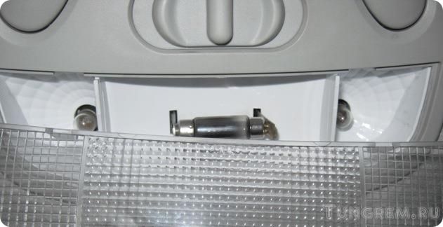 Замена лампочек плафона освещения салона Lada Kalina