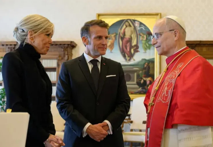 Брижит и Эммануэль Макрон встретились с папой римским Макрон, Брижит, Эммануэль, Франции, папой, римским, Львом, выбрала, время, XIVЭммануэль, римский, инцидента, сказав, государств, встречи, после, встрече, экстремистской, Макрона, организацией