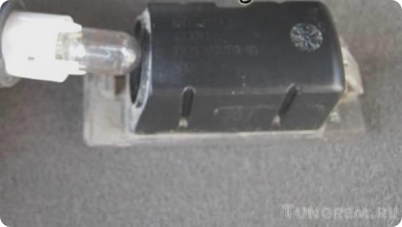 Меняем лампы подсветки номера Lada Kalina