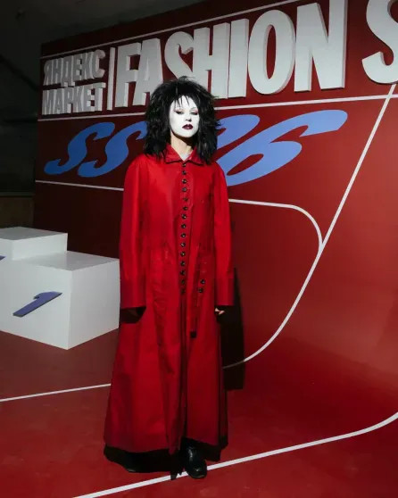 Анастасия Решетова (с новой стрижкой), Елена Перминова, Карина Истомина, Катя IOWA посетили показ 