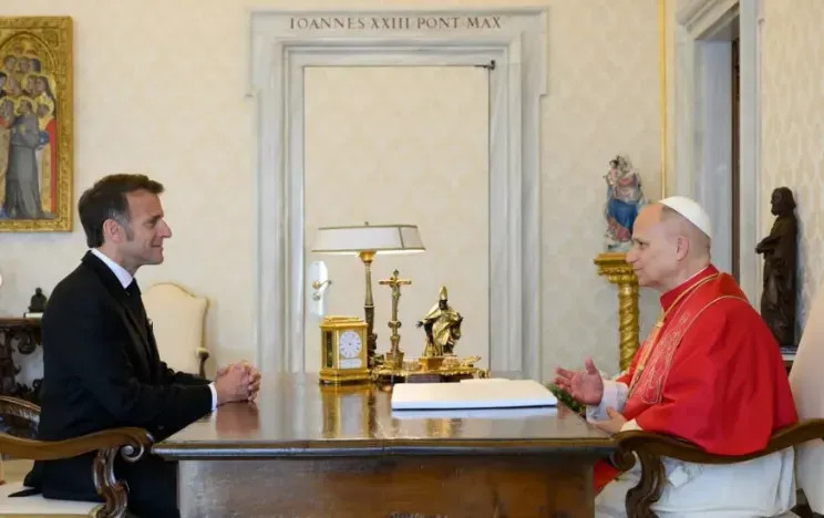 Брижит и Эммануэль Макрон встретились с папой римским Макрон, Брижит, Эммануэль, Франции, папой, римским, Львом, выбрала, время, XIVЭммануэль, римский, инцидента, сказав, государств, встречи, после, встрече, экстремистской, Макрона, организацией