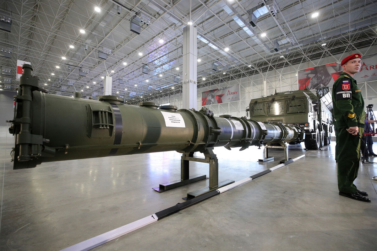 Путин сообщил о необходимости производства ракет средней и малой дальности