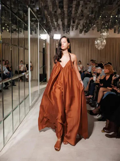 Ксения Собчак, жена главы Газпромбанка Даша Попова и Марика Абдразакова посетили показ Яны Расковаловой коллекции, Собчак, новой, Ксения, Марика, YanaПоказ, Абдразакова, Расковалова, Анастасия, Дарина, Попова, Ракель, Першкова, посетили, Расковаловой, послужили, творчество, Джоплин, Бурдена, звучание