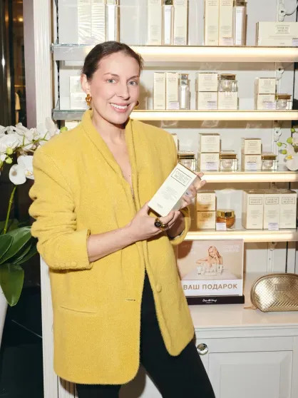 Полина Аскери, гендиректор ГУМа Теймураз Гугуберидзе и Константин Андрикопулос на открытии бьюти-корнера Яны Рудковской: новые фото Рудковская, Шелягова, РудковскаяЕкатерина, Полина, Екатерина, Андрикопулос, Лисовец, супругой, Сабуренкова, Ольгой, Барановская, Медведева, РудковскаяВиктория, Алексеева, Полетаева, посетили, Достман, бренда, Филин, Ермак