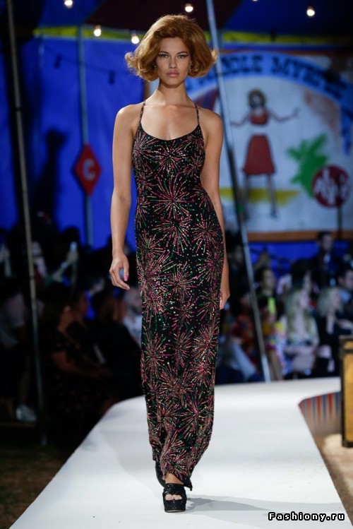 Moschino Круизная коллекция 2019 Moschino Круизная коллекция 2019