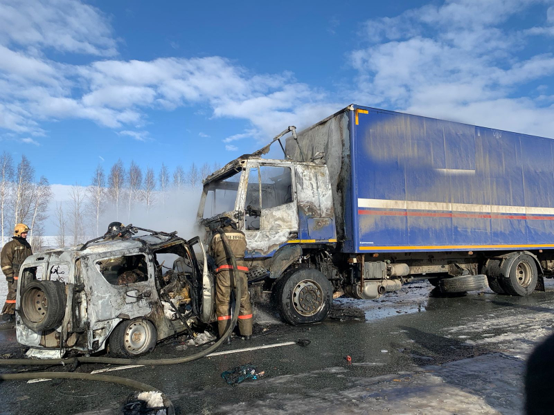 В ДТП с грузовиком и легковым автомобилем в Татарстане погибли шесть человек