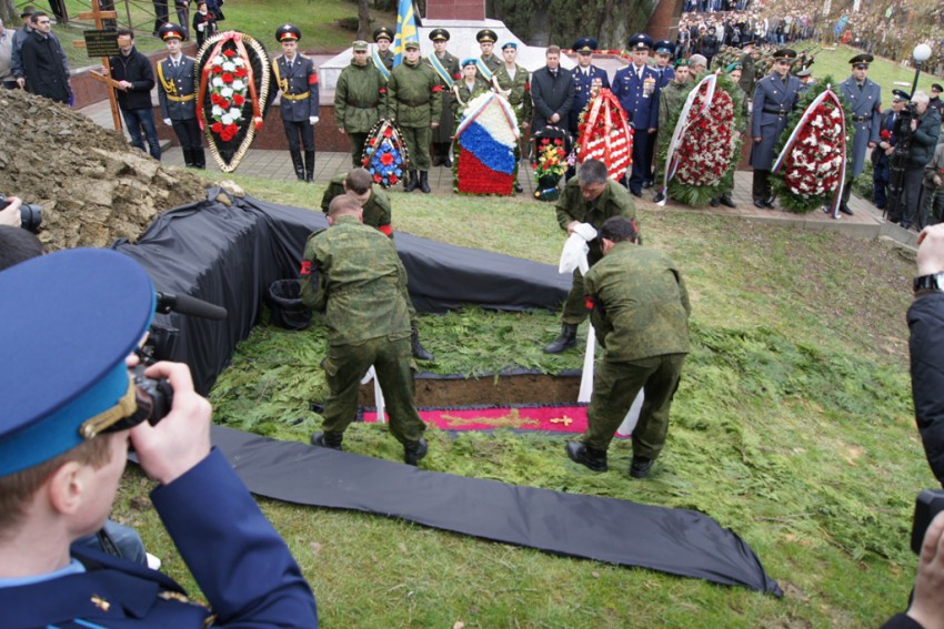 20.02.2013 на Мемориале, состоялось захоронение останков пилотов, погибших летом 1942 года в р-не Бабук-Аула