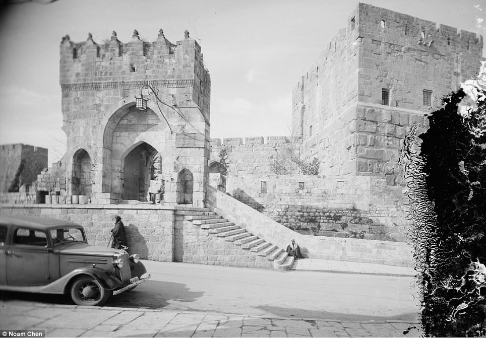 Башня (цитадель) Давида в 1930-х годах (слева) и сегодня Израиль, архивные фотографии, иерусалим, история, прошлое и настоящее, сравнение, тогда и сейчас, тогда и сегодня