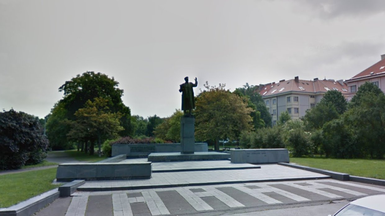 Ситуация с памятником маршалу Коневу является позором для Чехии, заявил Земан