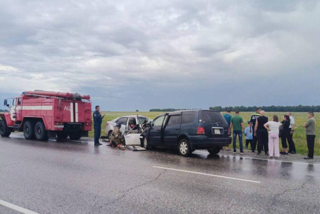 Трое взрослых и трое детей погибли в ДТП в Алтайском крае