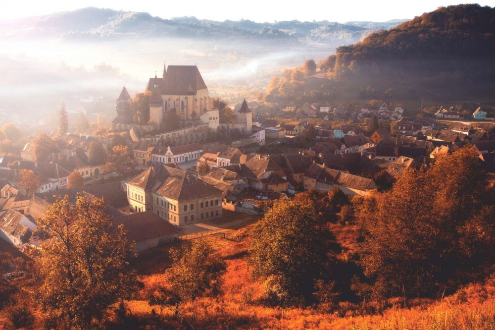  Бьертан, Трансильвания. Посетить родину графа Дракулы лучше всего осенью. Вид на окрестности будет потрясающий