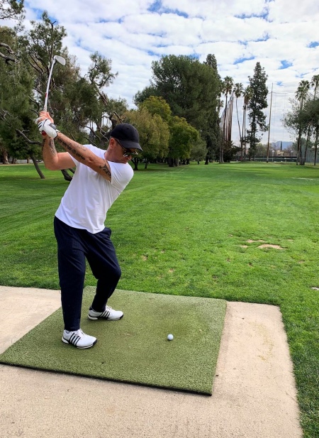 Робби Уильямс поделился необычным способом похудения: отбой в 5 утра, подъем в полдень и "завтрак" в 5 вечера Робби Уильямс поделился необычным способом похудения: отбой в 5 утра, подъем в полдень и "завтрак" в 5 вечера Звезды,Новости о звездах