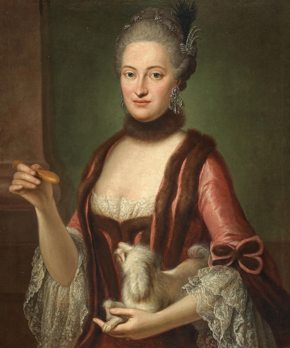 Приписывается Георгу Десмаре «Портрет благородной женщины, предположительно Марии Кунигунды Саксонской, с собачкой на коленях»