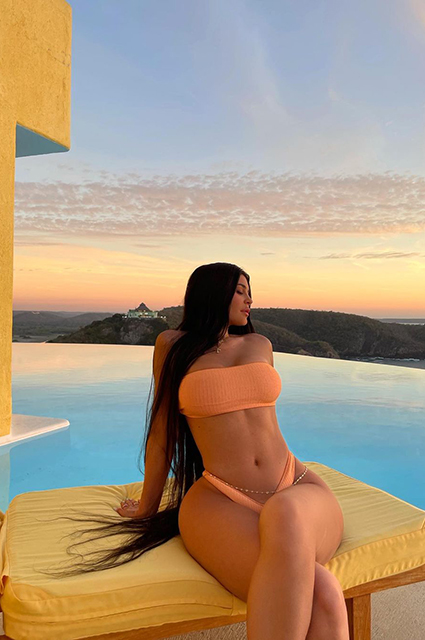 Сестры Кайли и Кендалл Дженнер отдыхают в Мексике Экстерьер