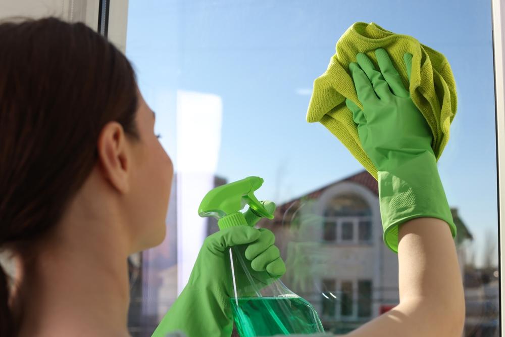 Как часто нужно убирать в доме на самом деле, чтобы долго не было пыли нужно, уборки, ванной, каждый, неделю, поверхности, комнате, вымыть, чтобы, всегда, чтото, часто, после, порядок, эксперты, также, регулярно, советуют, налет, специальные