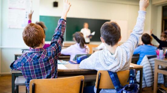 Как в школах учат следить за осанкой и зрением: частные практики хотят масштабировать на всю страну