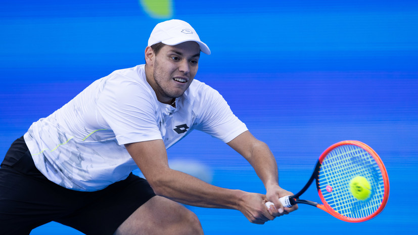 Котов проиграл Ван Ашу в первом круге турнира ATP в Майами