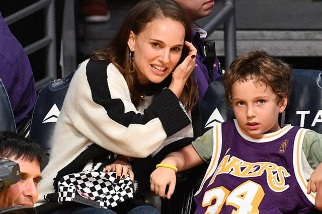 Натали Портман сводила сына Алефа на баскетбольный матч звездные дети, натали портман