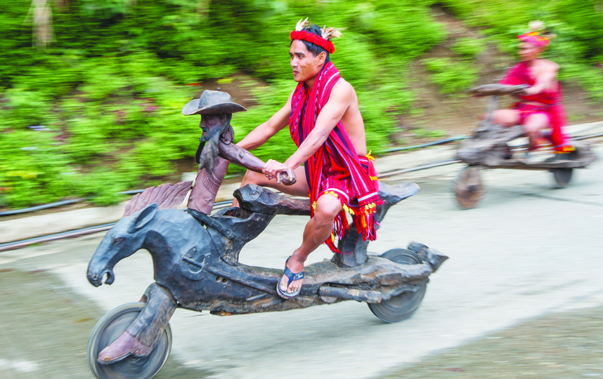 Племя аборигенов на Филиппинах делает деревянные мопеды. И они прекрасны! Племя аборигенов на Филиппинах делает деревянные мопеды. И они прекрасны! мото