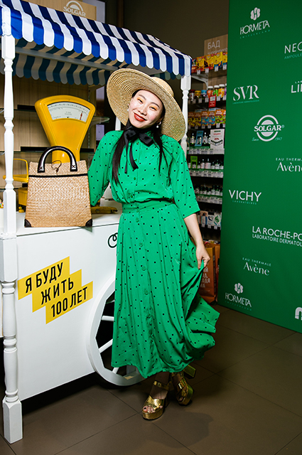 Бьюти-дайджест: от Марго Робби в рекламе духов Chanel до нового магазина Sephora Новости красоты,Ябудужить100лет