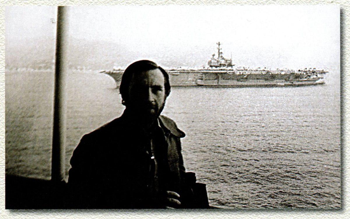 Корабли постоят слушать. Высоцкий Генуя апрель 1976. Высоцкий корабли. Теплоходе «Белоруссия» Высоцкий. Высоцкий корабли постоят.