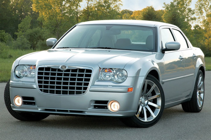 У стильного и добротного Chrysler 300C, могут быть большие проблемы.