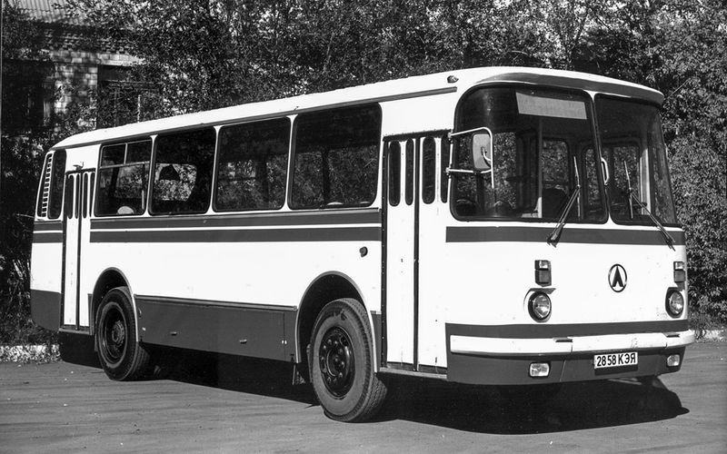 Автобус нашей юности: его особый звук автобуса, почти, кузова, очень, ЛАЗ‑695, MercedesBenz, машина, автобусом, первым, 1950‑х, конструкции, Такая, передач, Setra, применили, получился, советского, масса, автобус, двигатель