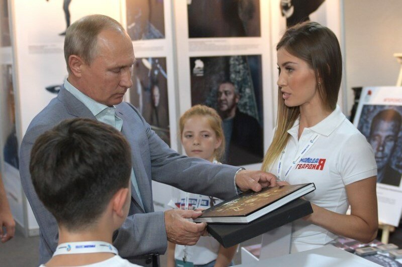 Почему молодые люди не поддерживают президента России Владимира Путина и "Единую Россию"? Почему молодые люди не поддерживают президента России Владимира Путина и "Единую Россию"?