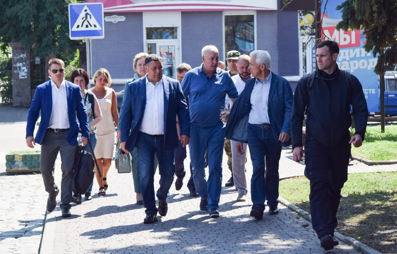 Игорь Руденя и Владимир Васильев посетили в Бердянск и пообщались с местными жителями