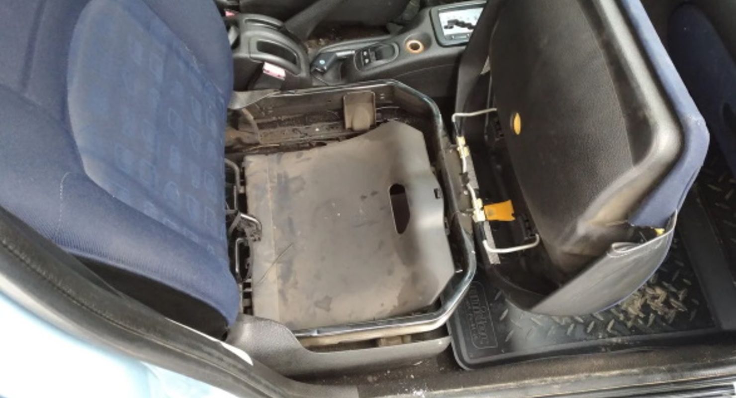 В Сети рассказали о скрытых бардачках в дорогостоящих автомобилях В Сети рассказали о скрытых бардачках в дорогостоящих автомобилях Автомобили