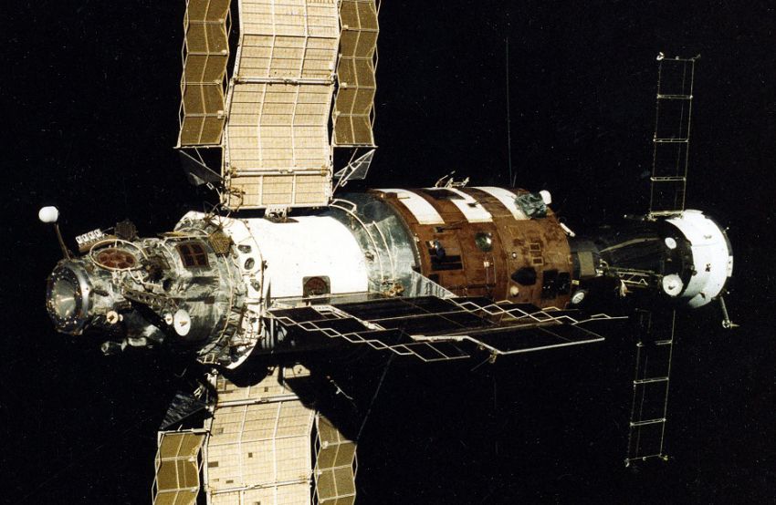 Операция по спасению мертвой космической станции ссср, Салют-7, космос