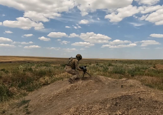 На полигоне ЮВО в Ростовской области расчеты ПТРК уничтожили бронетехнику условного противника