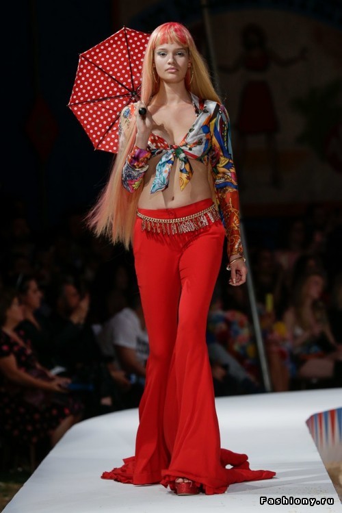Moschino Круизная коллекция 2019 Moschino Круизная коллекция 2019