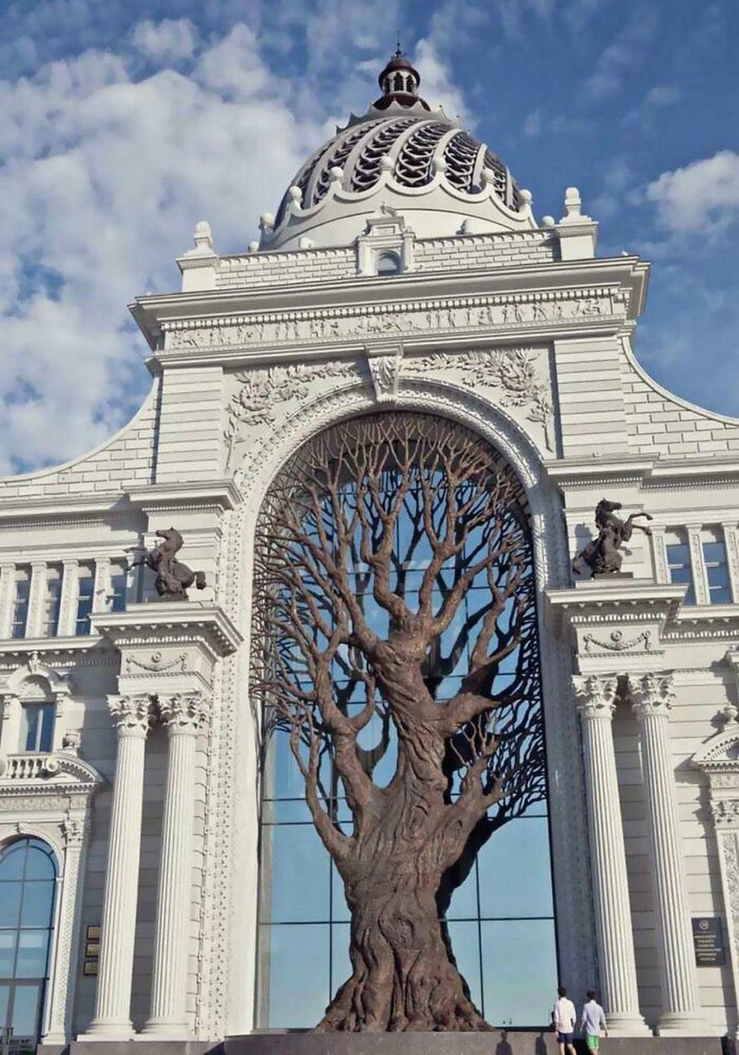 Казань дом с деревом фото