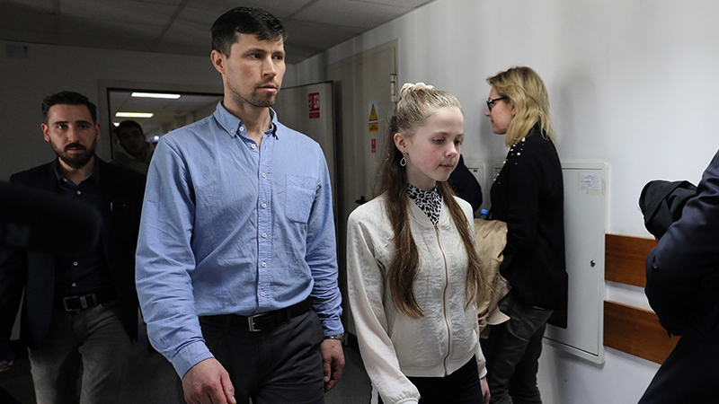 Русский мужчина бросил вызов Швеции, чтобы спасти своих детей Русский мужчина бросил вызов Швеции, чтобы спасти своих детей геополитика