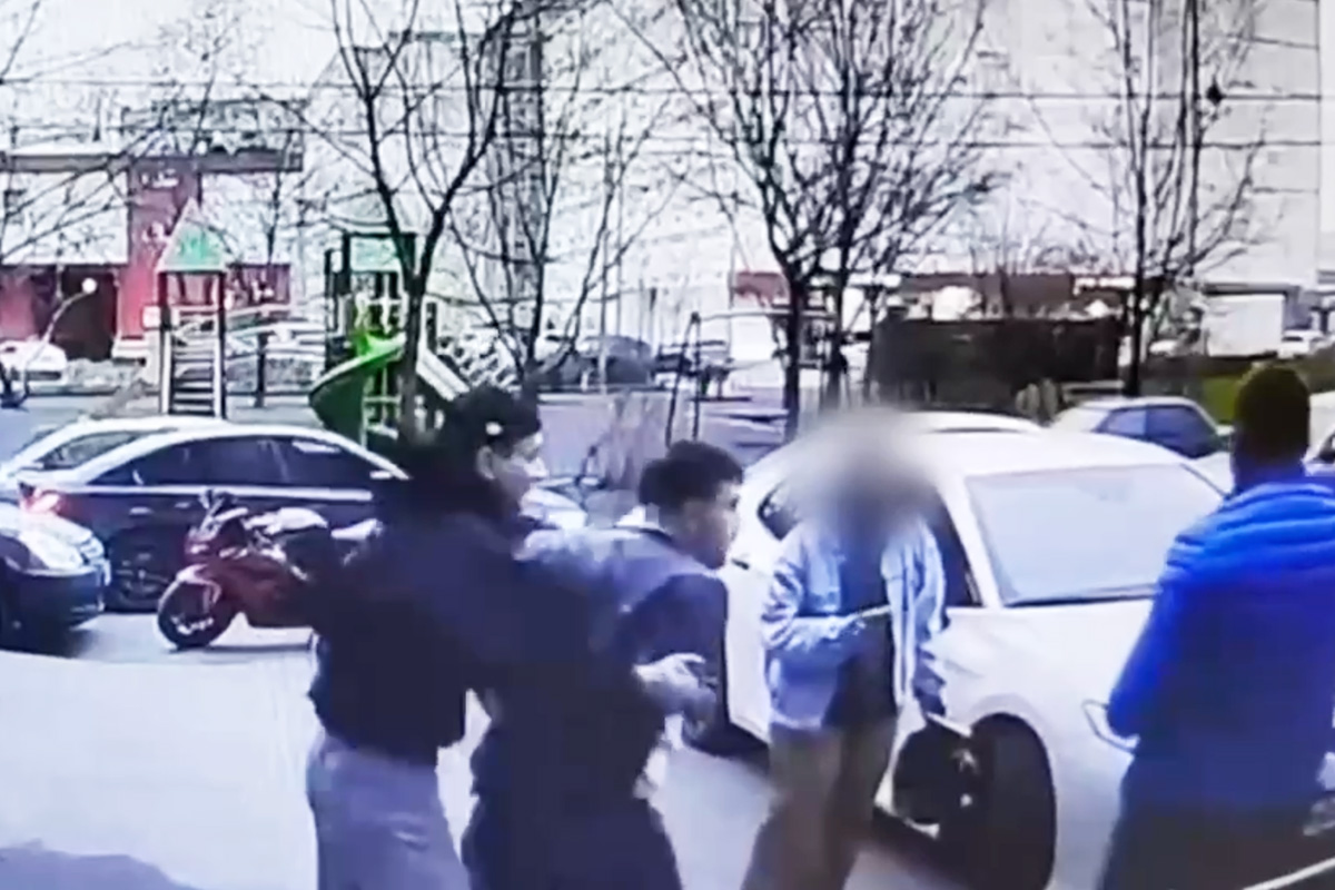 Скрин из видеозаписи инцидента в Люблино с уличной камеры наблюдения