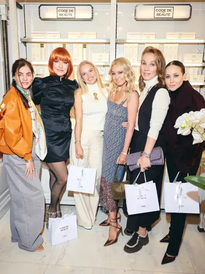 Полина Аскери, гендиректор ГУМа Теймураз Гугуберидзе и Константин Андрикопулос на открытии бьюти-корнера Яны Рудковской: новые фото Рудковская, Шелягова, РудковскаяЕкатерина, Полина, Екатерина, Андрикопулос, Лисовец, супругой, Сабуренкова, Ольгой, Барановская, Медведева, РудковскаяВиктория, Алексеева, Полетаева, посетили, Достман, бренда, Филин, Ермак