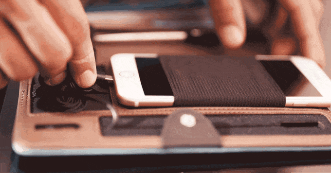 В бумажник-органайзер встроили пауэрбанк В бумажник-органайзер встроили пауэрбанк аксессуары