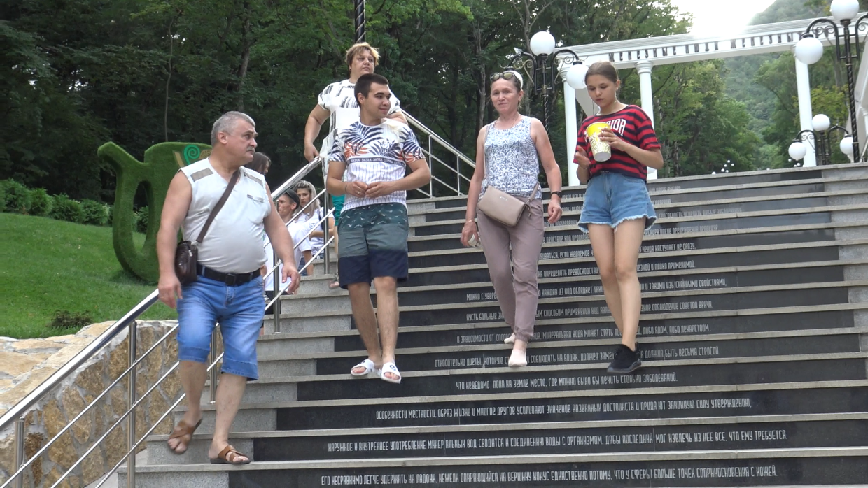 Профессор Хираидзуми объяснил, как избавиться от лишних килограммов при помощи лестницы