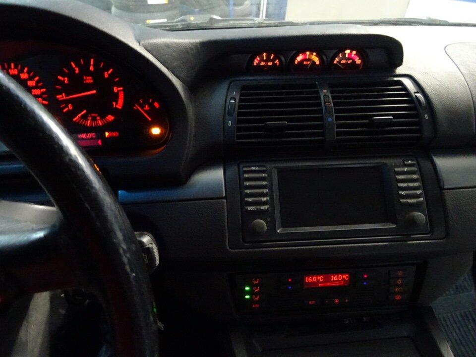 Мужик скрестил Газель Соболь с BMW, установив двигатель и всю начинку от BMW, получилась настоящая стелс-ракета авто