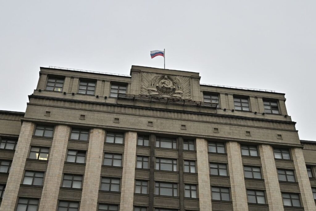 Госдума поддержала рост штрафа за отказ водителя остановиться по требованию полиции