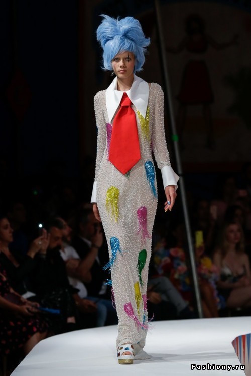 Moschino Круизная коллекция 2019 Moschino Круизная коллекция 2019