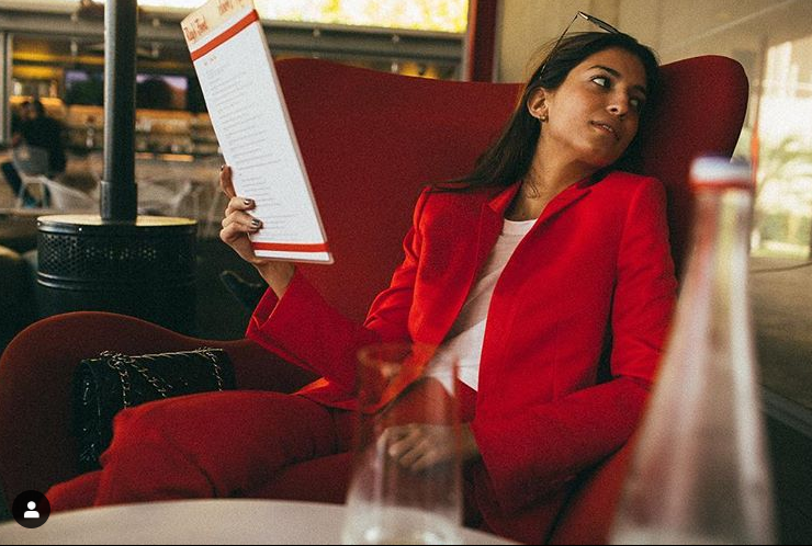 Девушка два месяца носила один костюм интересное,одежда,шоппинг