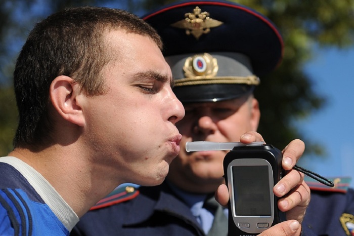 Можно ли садиться за руль после безалкогольного пива в 0,5 литра такого, можно, будет,<br /><br />Тестер покажет опьянение и после нулевки. ?<br /><p class=