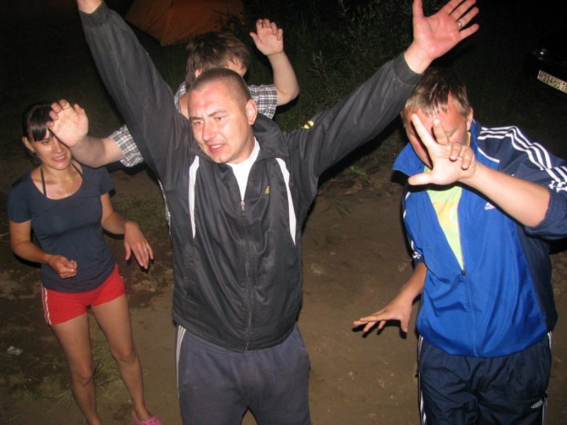 Деревенские дискотеки на рубеже столетий: стильно, весело и очень опасно Деревенские дискотеки на рубеже столетий: стильно, весело и очень опасно