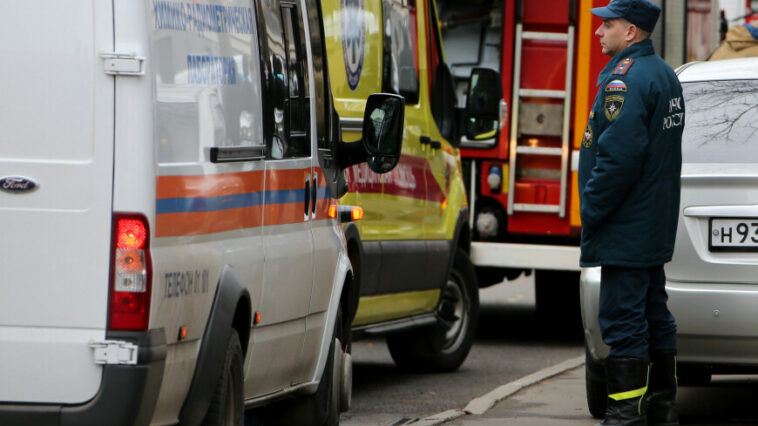 При пожаре в ангаре Екатеринбурга пострадал мужчина